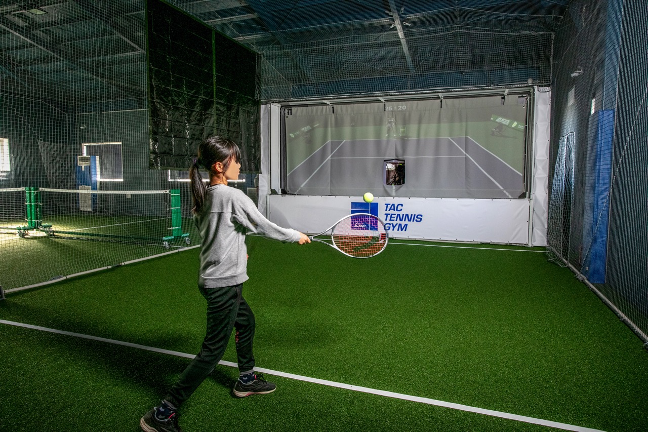 TACテニスジム 施設内観