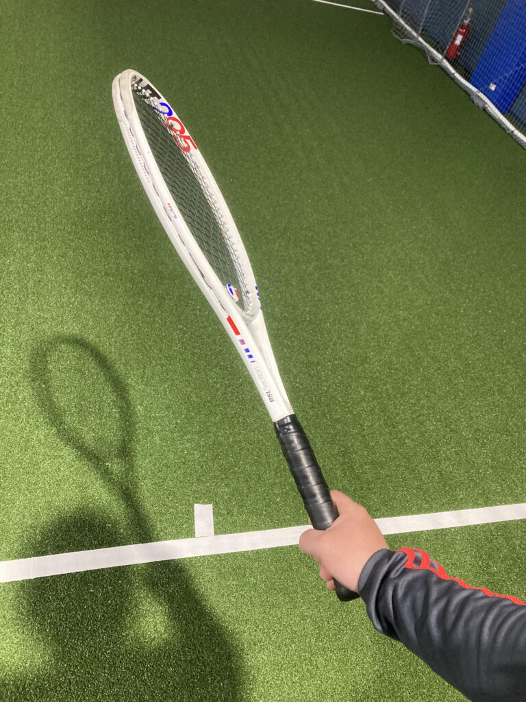 イースタングリップを握った右手